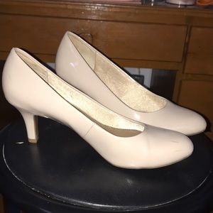 Life Stride Nude Heels